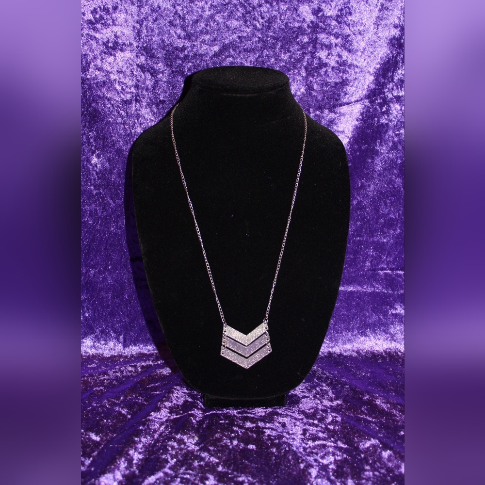 25" Silver Chevron Necklace